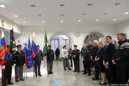 V prostorih občinske stavbe na ogled razstava literarnih in likovnih del na temo Častni občan Kamnika (37)